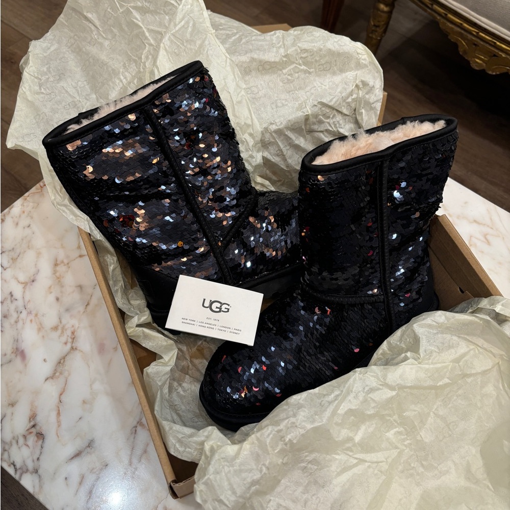 UGG - Classic Short Sequin Flip Boot -women’s -8